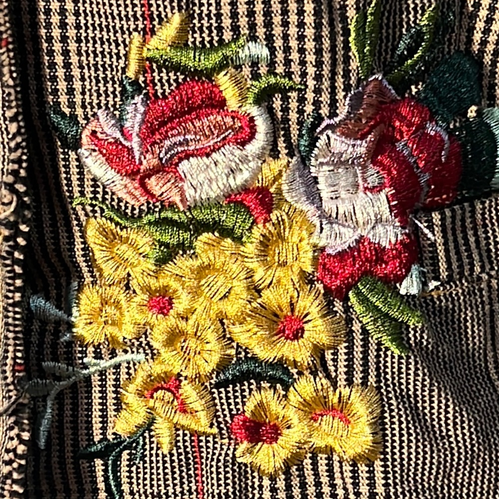 Paparazzi by Biz tweed blazer w/embroidered roses/ruby buttons/patch elbows-EUC - Picture 3 of 15